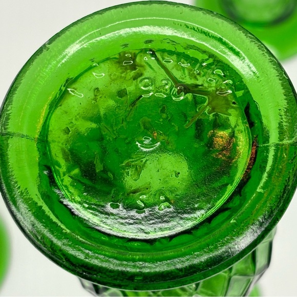 Vintage EO Brody Co. Green Glass Vase 7.5" Tall Bud Vase Diamond Quilt #921 USA - Picture 4 of 8